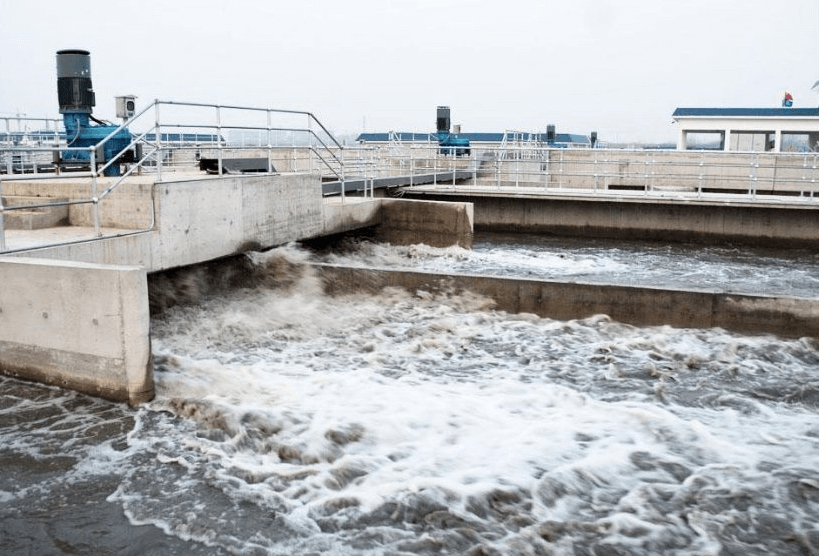 (圖:污水池起泡現(xiàn)場(chǎng))