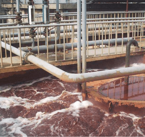 (圖:紡織廠污水泡沫現(xiàn)場(chǎng))