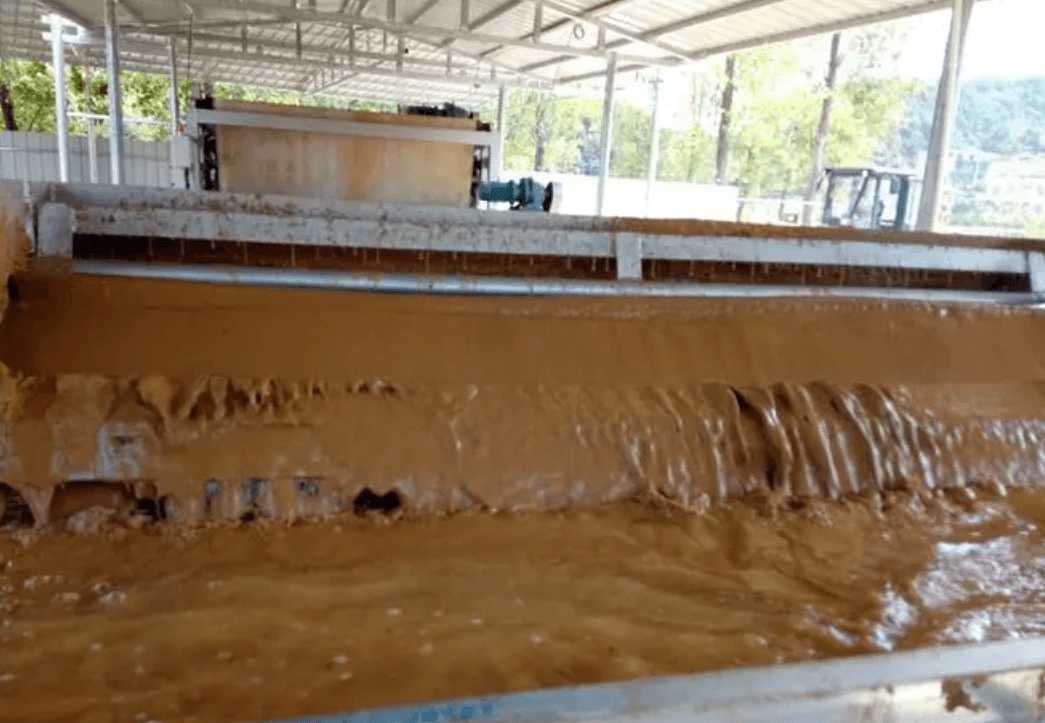 (圖:盾構(gòu)機(jī)泥漿污水消泡劑應(yīng)用)