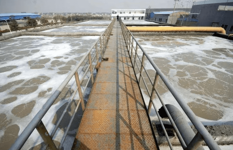 （圖：工業(yè)廢水污水泡沫）